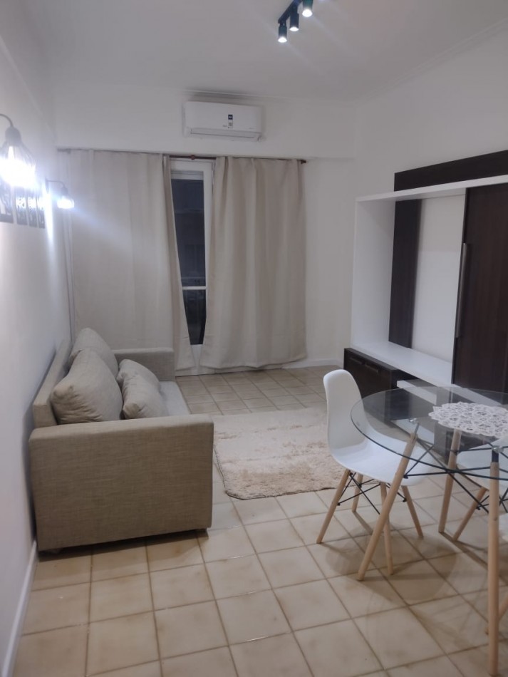 DEPARTAMENTO DE 2 AMB A LA CALLE CON BALCON 