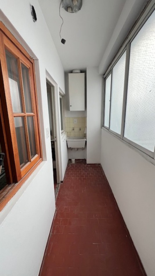 DEPARTAMENTO DE 4 AMB CON DEPENDENCIA Y COCHERA A LA CALLE CON BALCON