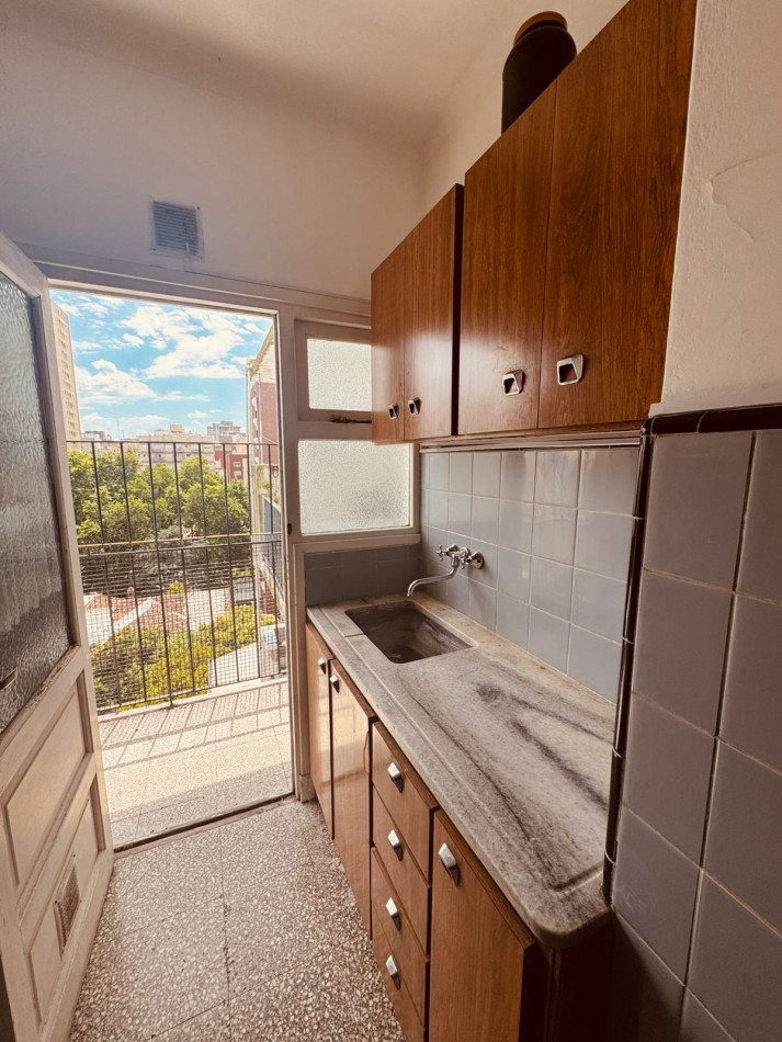 DEPARTAMENTO DE 2 AMB A LA CALLE