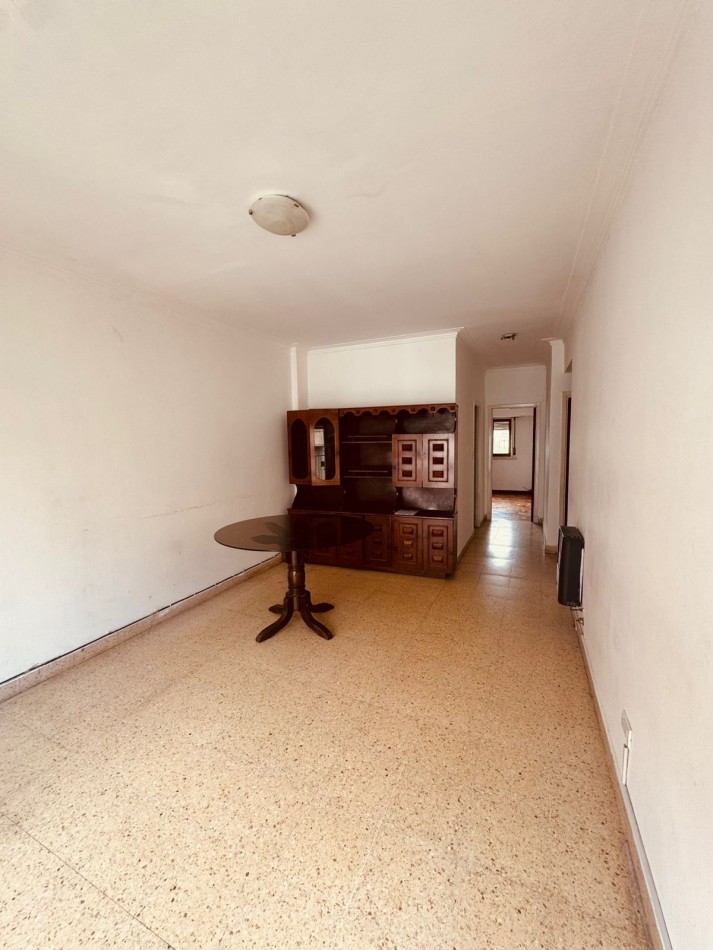 DEPARTAMENTO DE 2 AMB A LA CALLE
