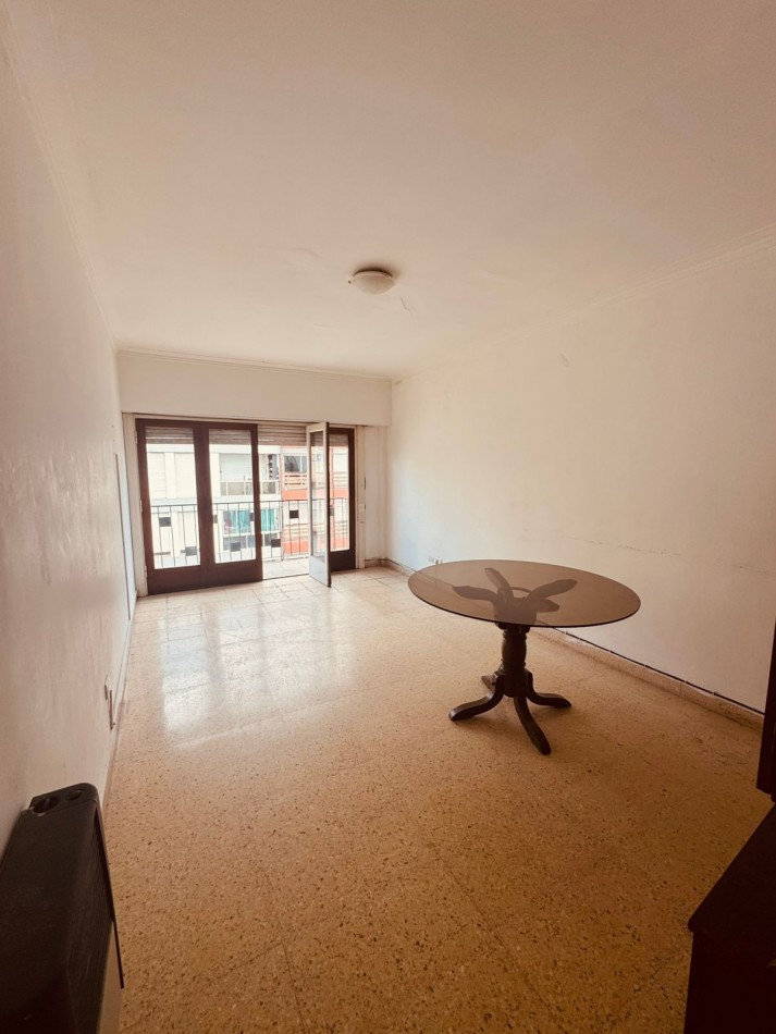 DEPARTAMENTO DE 2 AMB A LA CALLE