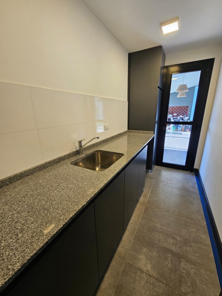 CASA DE 4 AMB CON PILETA. A ESTRENAR. RUMENCO JOVEN