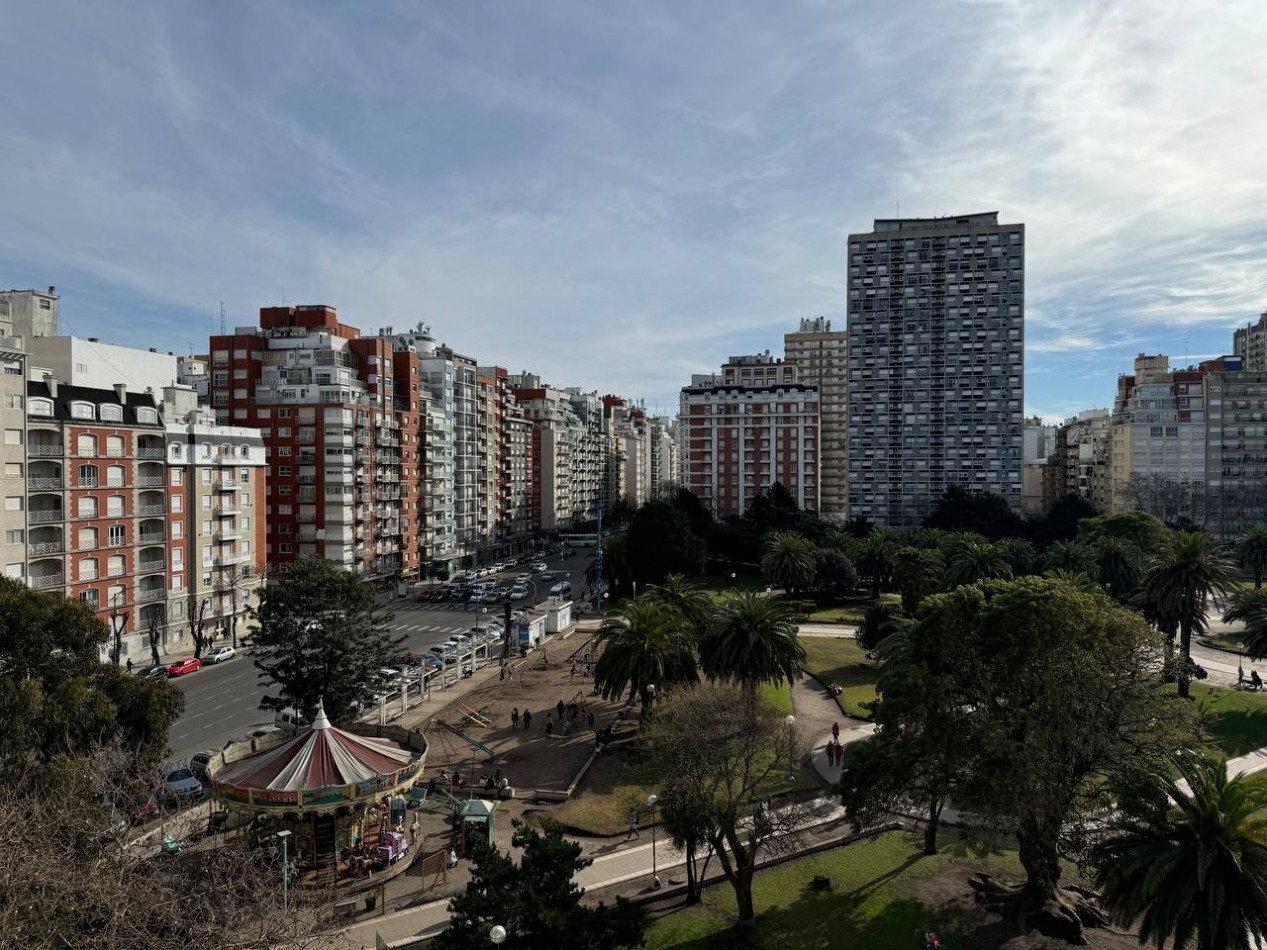 DEPARTAMENTO DE 3 AMB EXTERNO CON BALCON. VISTA  A LA PLAZA COLON