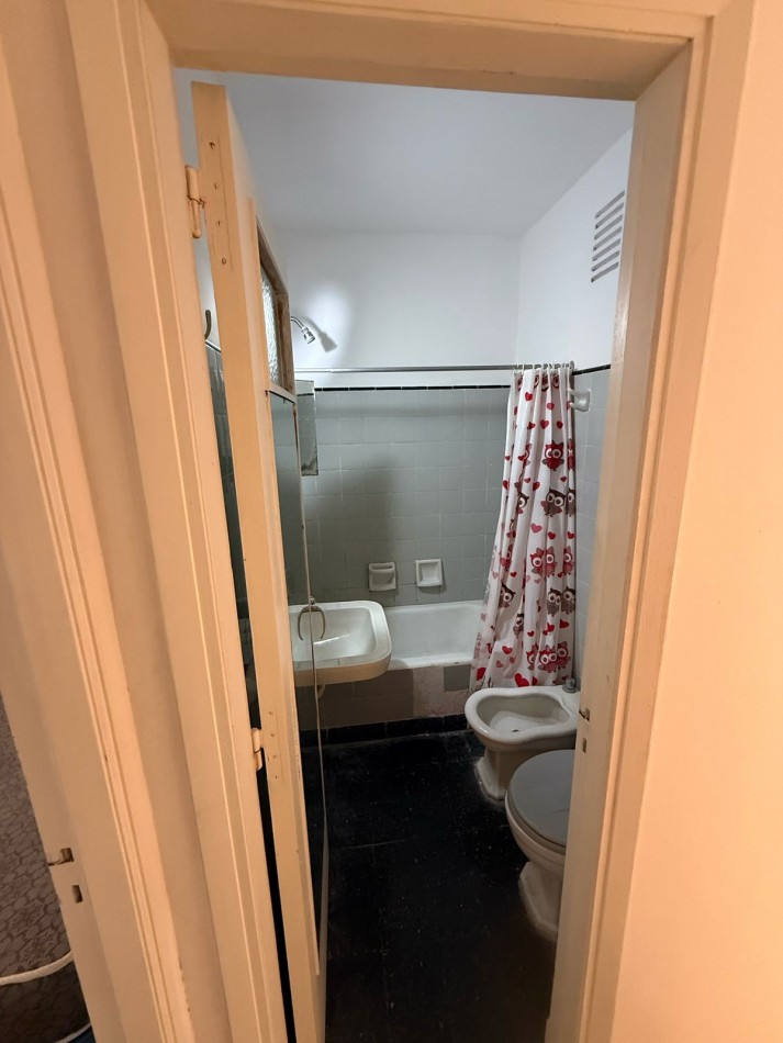 DEPARTAMENTO DE 2 AMB A LA CALLE CON BALCON 
