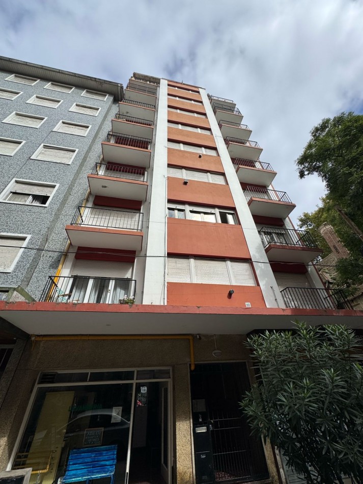 DEPARTAMENTO DE 2 AMB A LA CALLE CON BALCON 