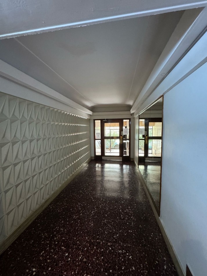 DEPARTAMENTO DE 2 AMB A LA CALLE CON BALCON 