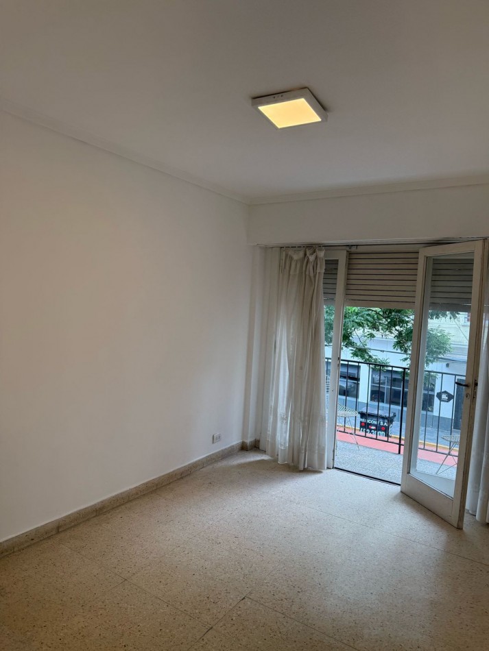 DEPARTAMENTO DE 2 AMB A LA CALLE CON BALCON 