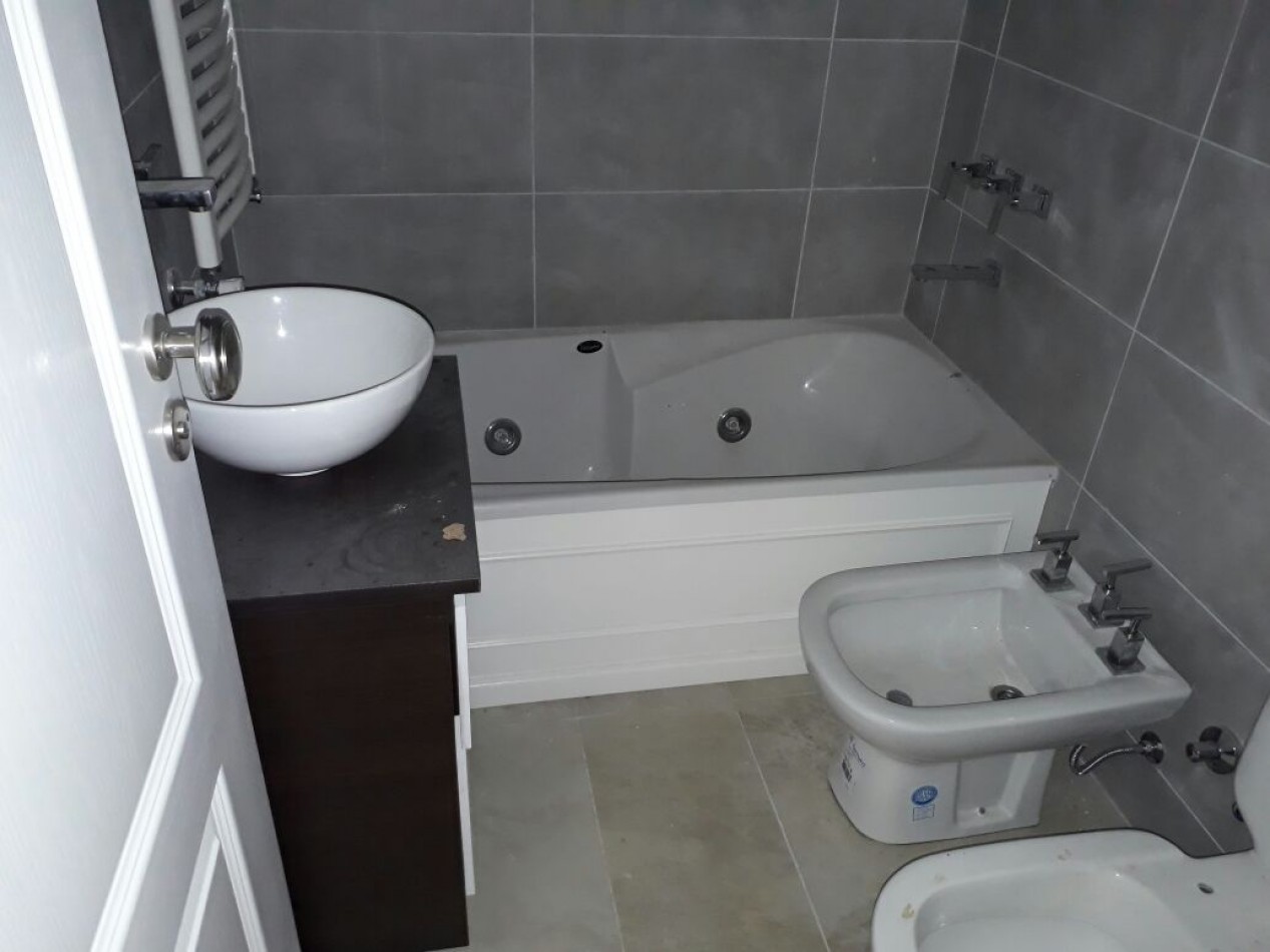 SEMIPISO DE 2 AMB CON BALCON A 1 CUADRA DEL MAR