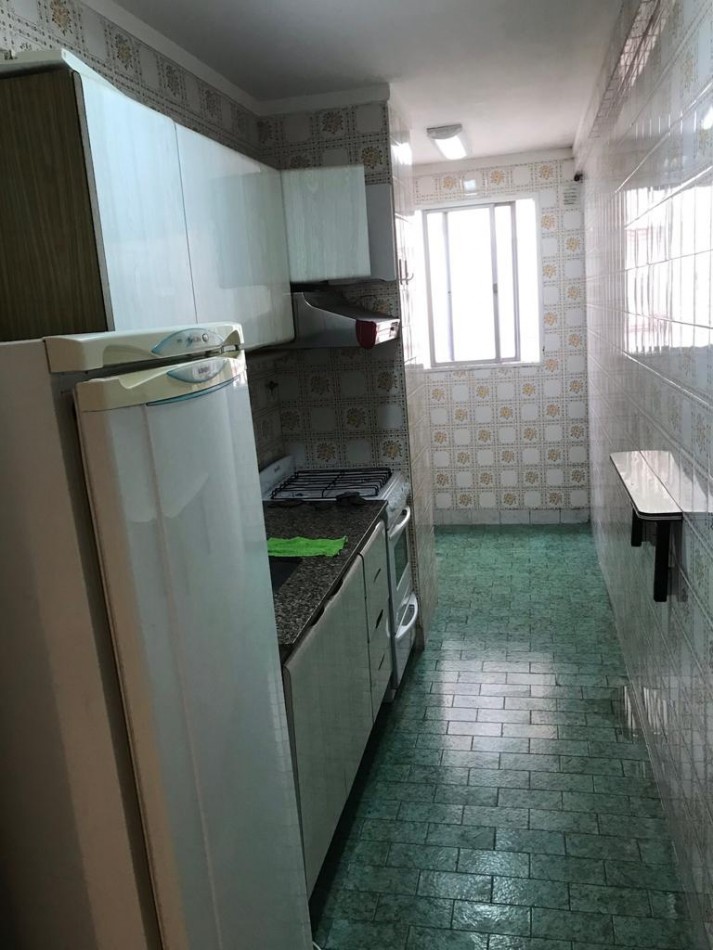 DEPARTAMENTO DE 2 AMB A LA CALLE CON BALCON. A MEDIA CUADRA DE LA PLAZA COLON 