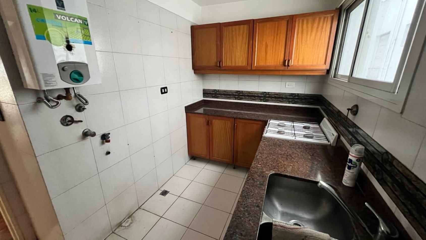 DEPARTAMENTO DE 2 AMB A LA CALLE CON BALCON CORRIDO