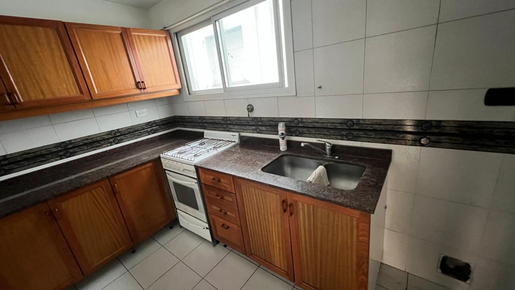 DEPARTAMENTO DE 2 AMB A LA CALLE CON BALCON CORRIDO
