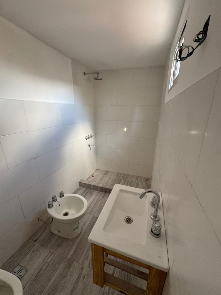 PH DE 3 AMB NUEVO. 1 PISO X ESCALERA