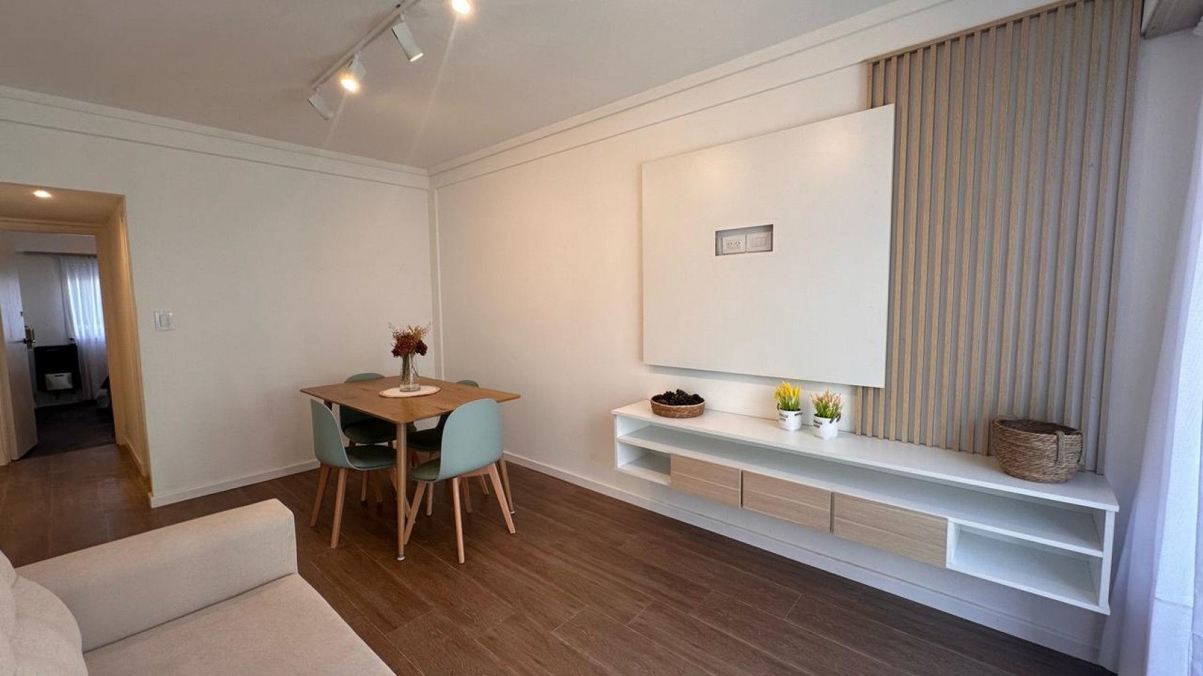 DEPARTAMENTO DE 2 AMB EXTERNO CON BALCON RECICLADO