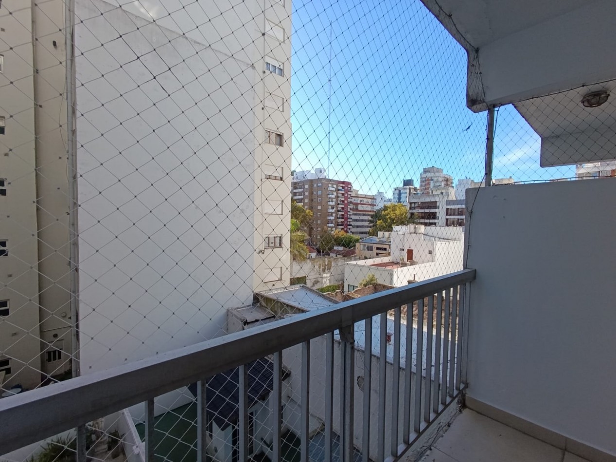 DEPARTAMENTO DE 3 AMB CONTRA FRENTE