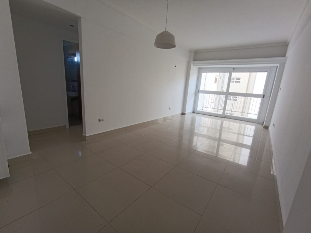 DEPARTAMENTO DE 3 AMB CONTRA FRENTE