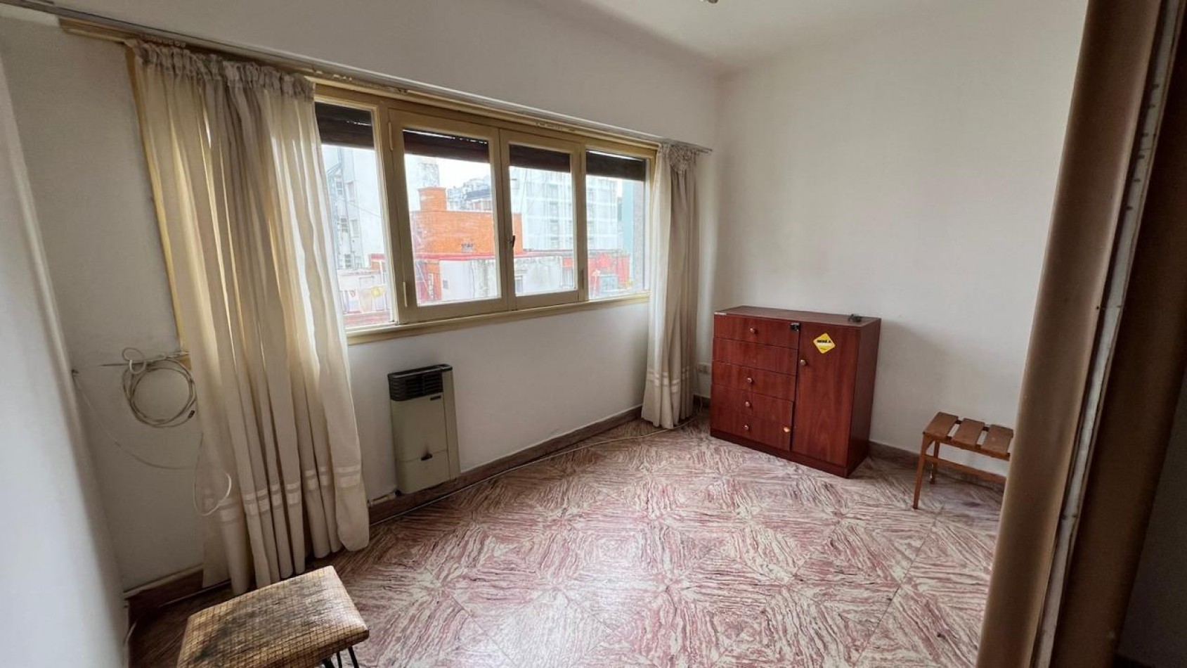 DEPARTAMENTO DE 1 AMB DESPLAZADO A LA CALLE