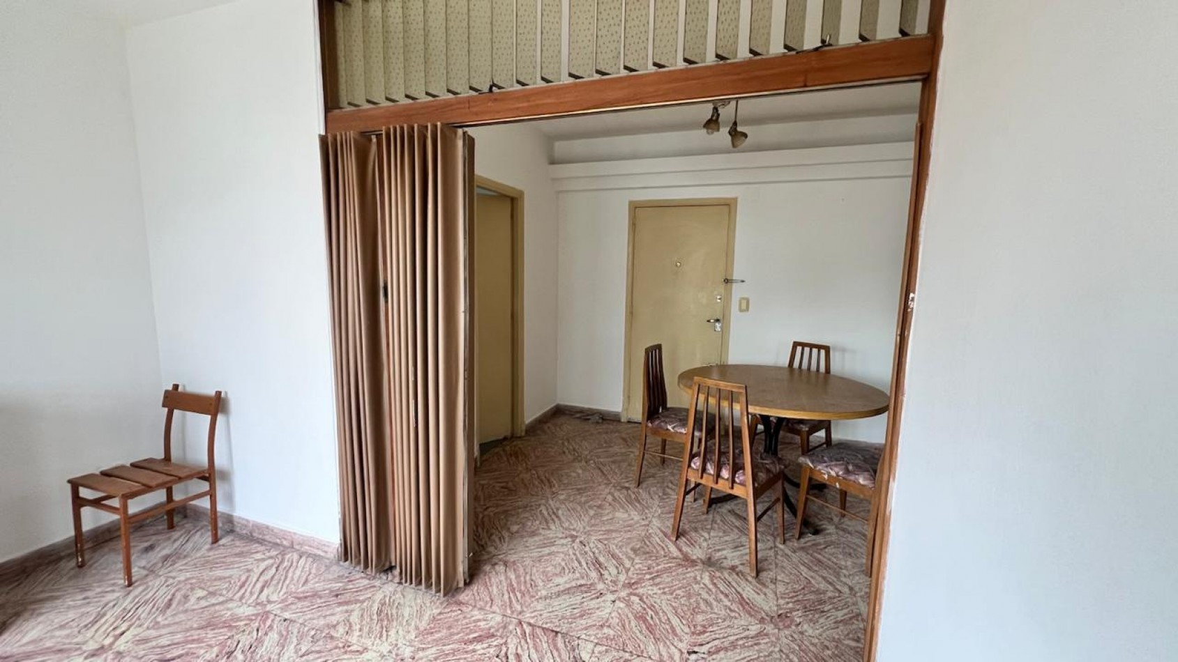 DEPARTAMENTO DE 1 AMB DESPLAZADO A LA CALLE