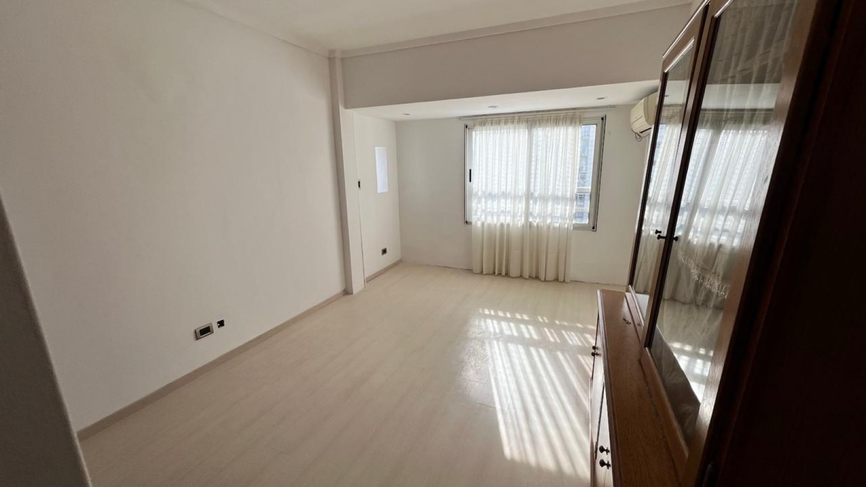 PISO DE 4 AMB CON DEPENDENCIA Y COCHERA 