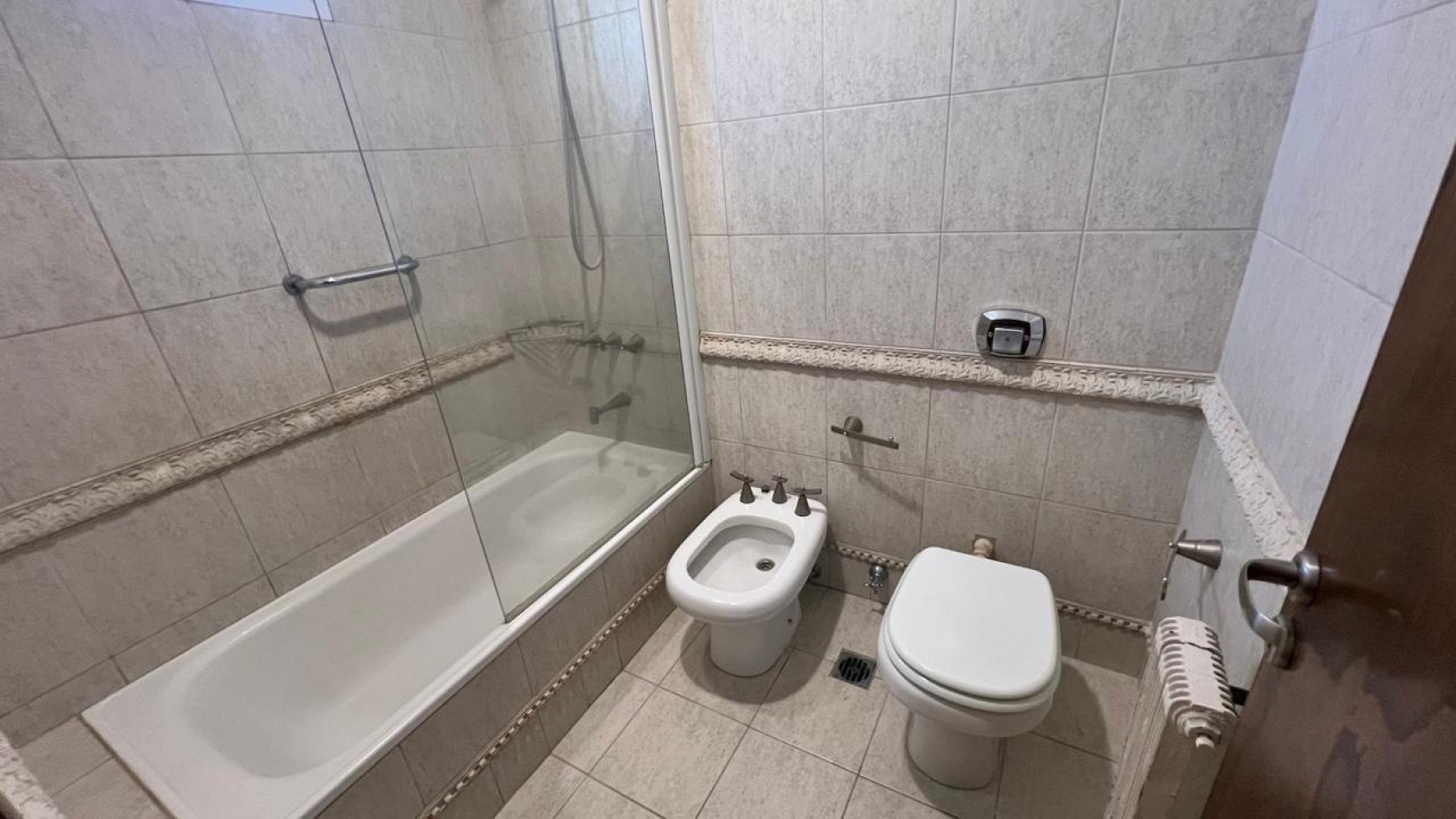 PISO DE 4 AMB CON DEPENDENCIA Y COCHERA 