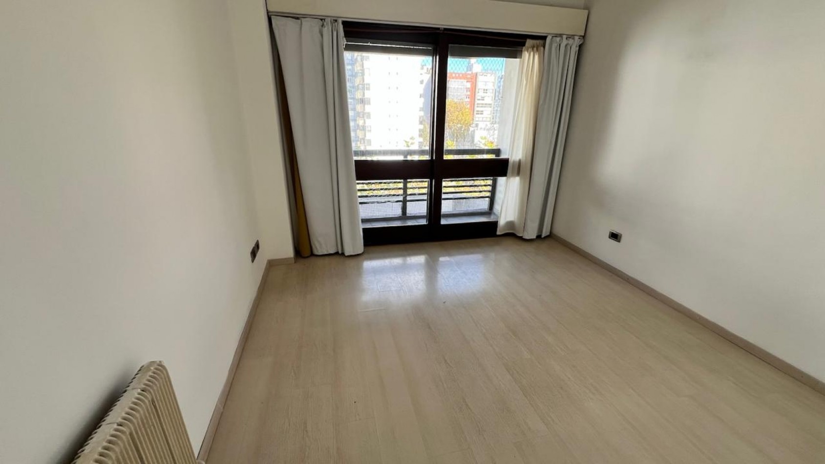 PISO DE 4 AMB CON DEPENDENCIA Y COCHERA 