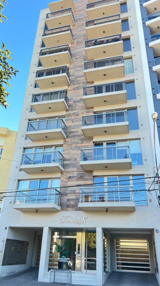SEMIPISO DE 3 AMB EXTERNO. COCHERA 