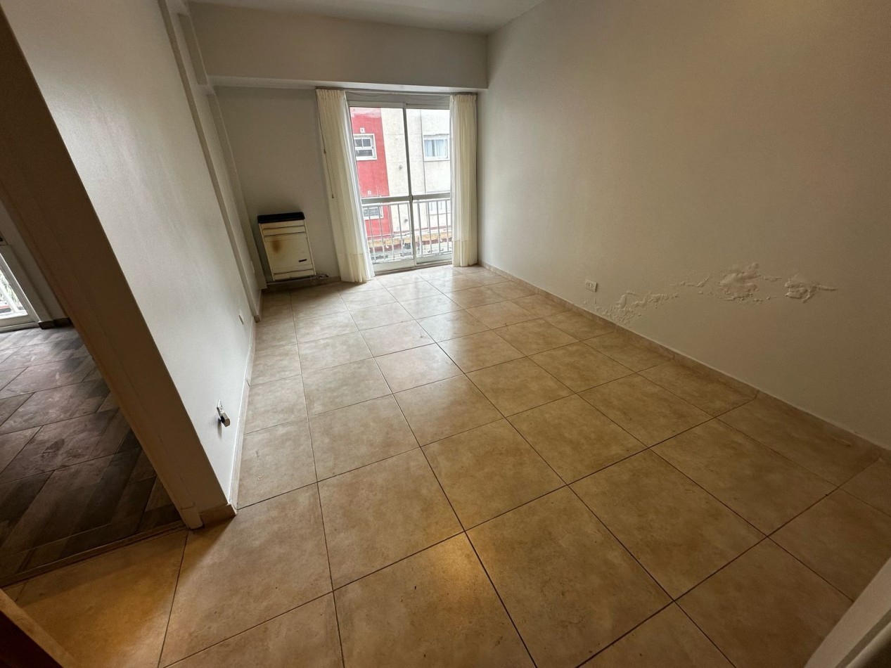 DEPARTAMENTO DE 2 AMB EXTERNO. BALCON. RECICLADO