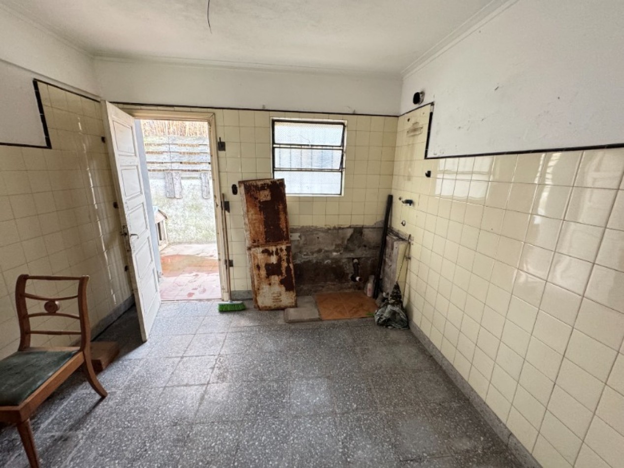 CASA DE 3 AMB CON PARQUE Y ENTRADA DE AUTO 