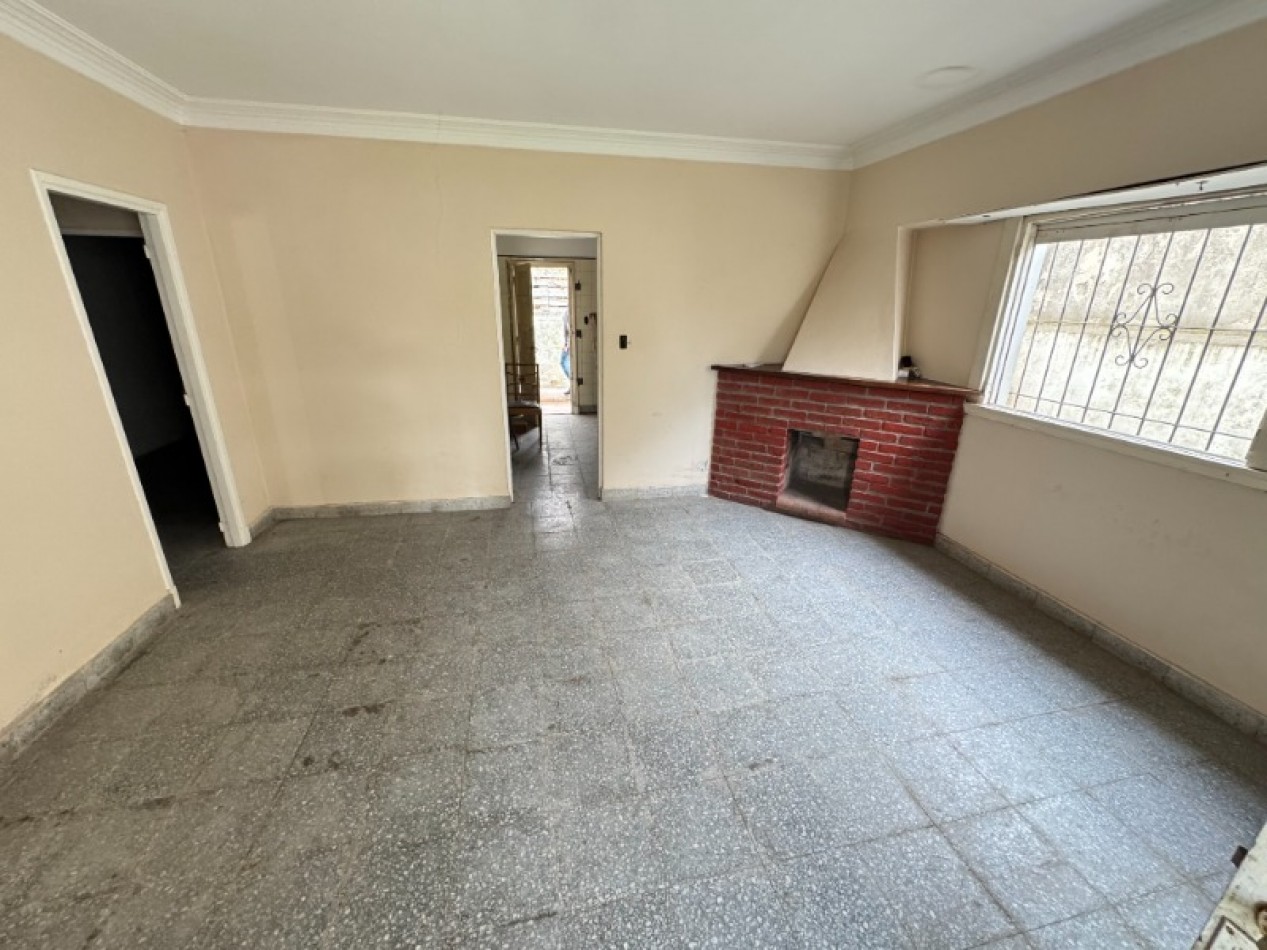 CASA DE 3 AMB CON PARQUE Y ENTRADA DE AUTO 