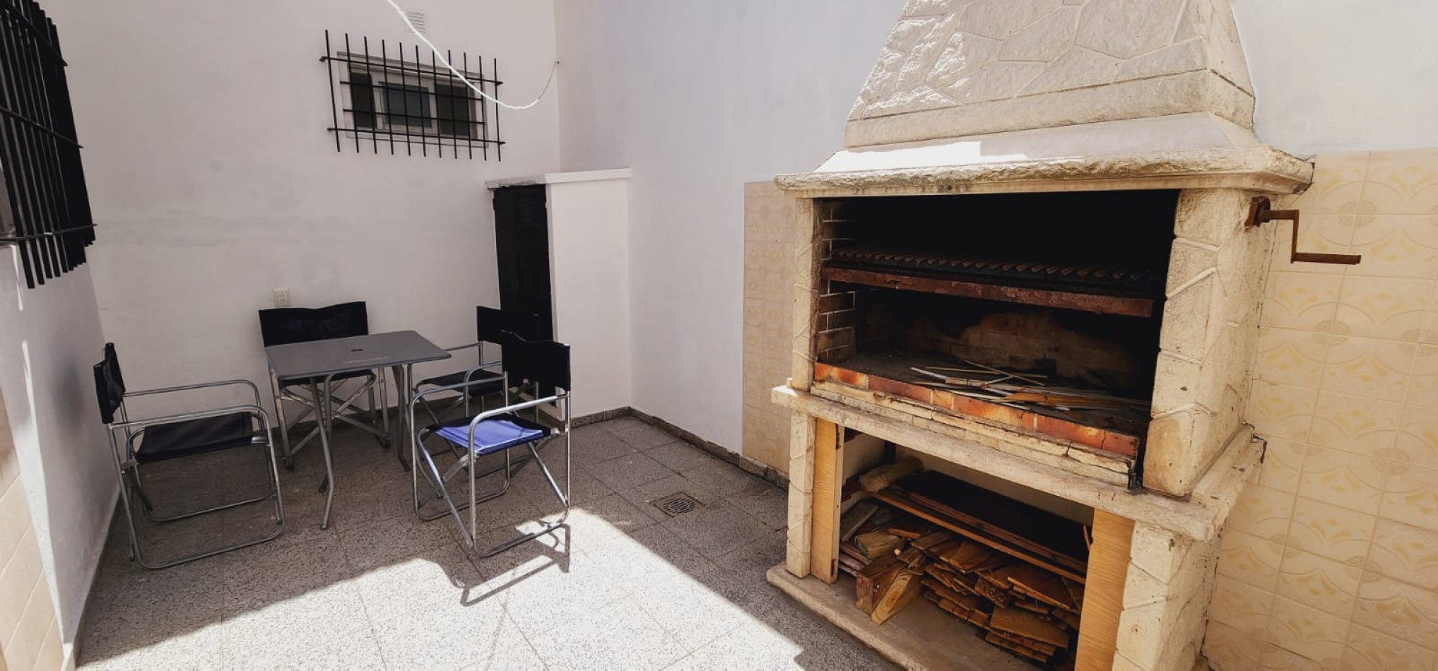 CHALET DE 4 AMB CON PATIO Y GARAJE