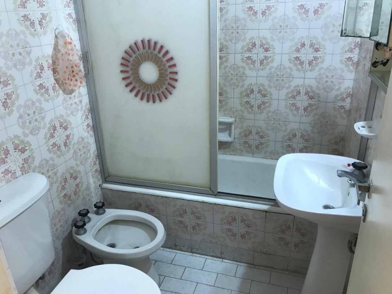 DEPARTAMENTO DE 2 AMB EXTERNO CON BALCON. A MEDIA CUADRA DE PLAZA COLON