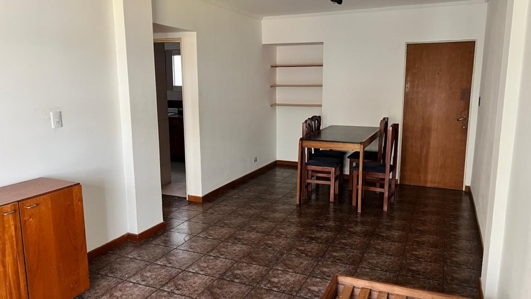 DEPARTAMENTO DE 2 AMB A LA CALLE CON BALCON CORRIDO