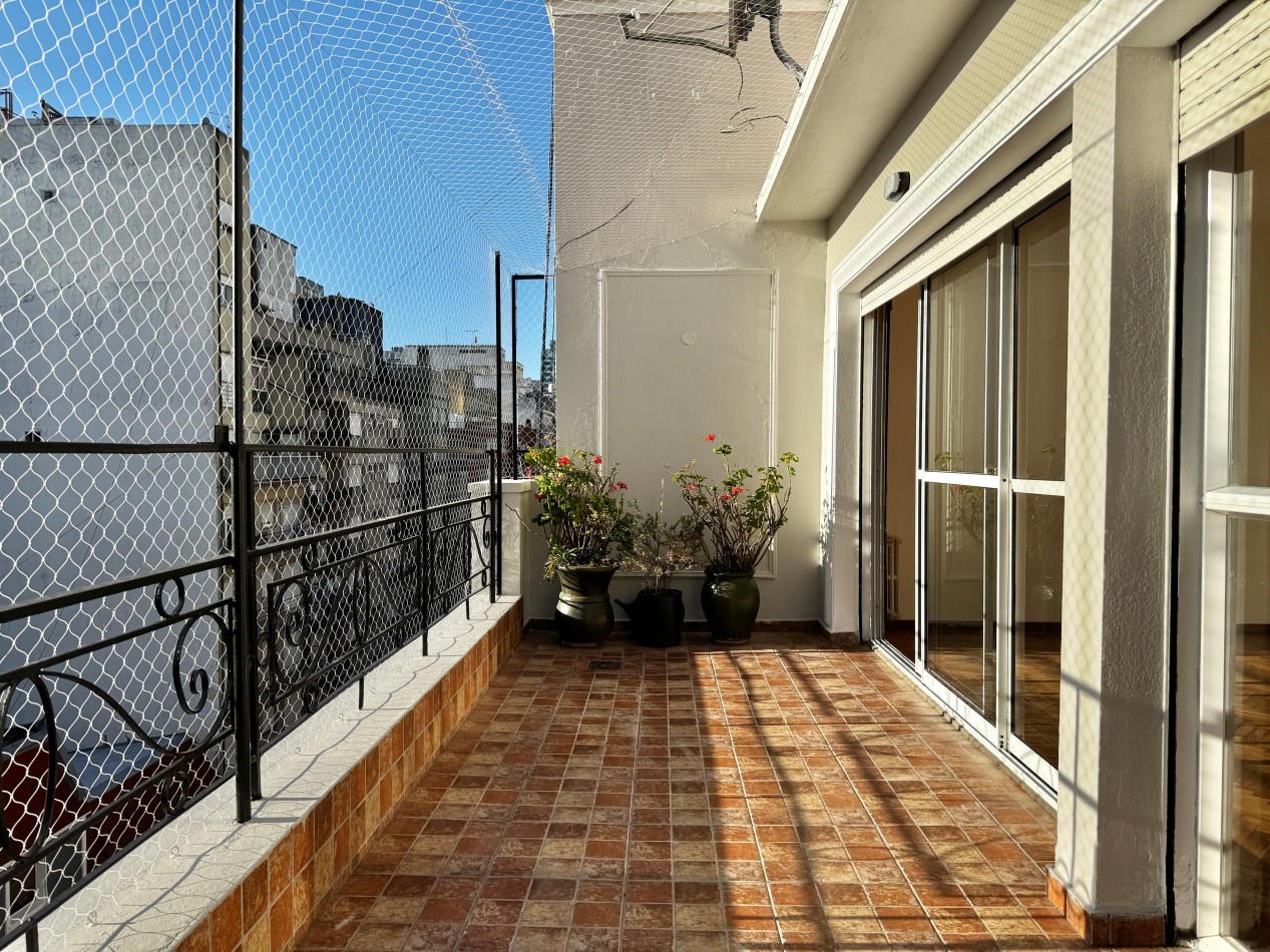 DEPARTAMENTO DE 4 AMB EXTERNO. RECICLADO. BALCON TERRAZA