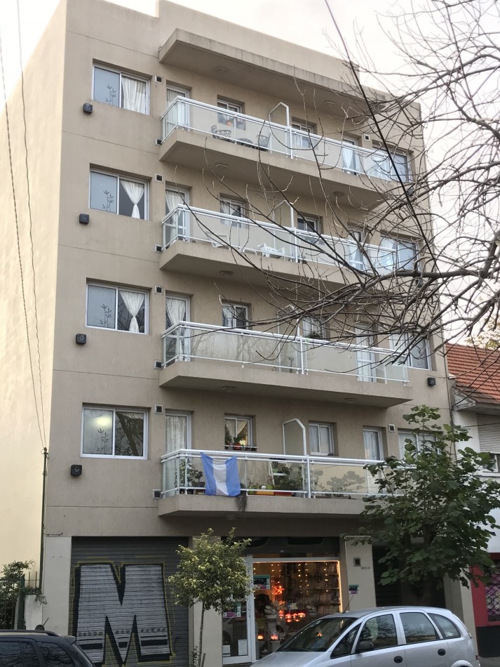 DEPARTAMENTO DE 2 AMB EXTERNO CON BALCON Y COCHERA 