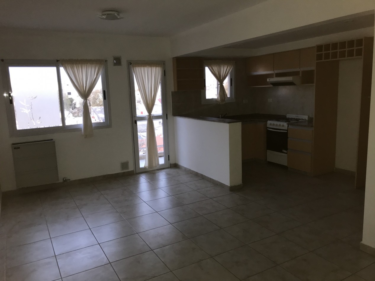 DEPARTAMENTO DE 2 AMB EXTERNO CON BALCON Y COCHERA 