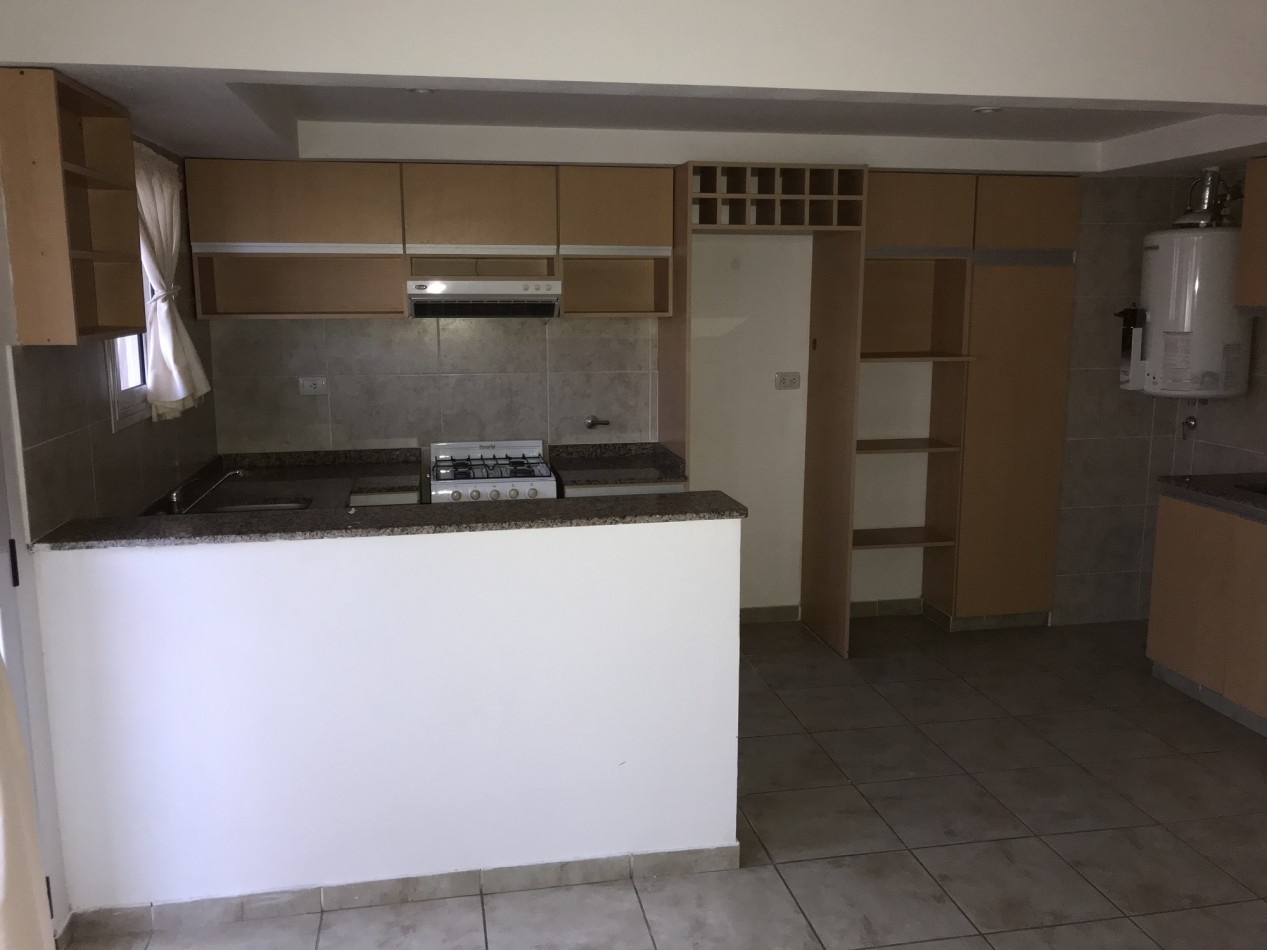 DEPARTAMENTO DE 2 AMB EXTERNO CON BALCON Y COCHERA 