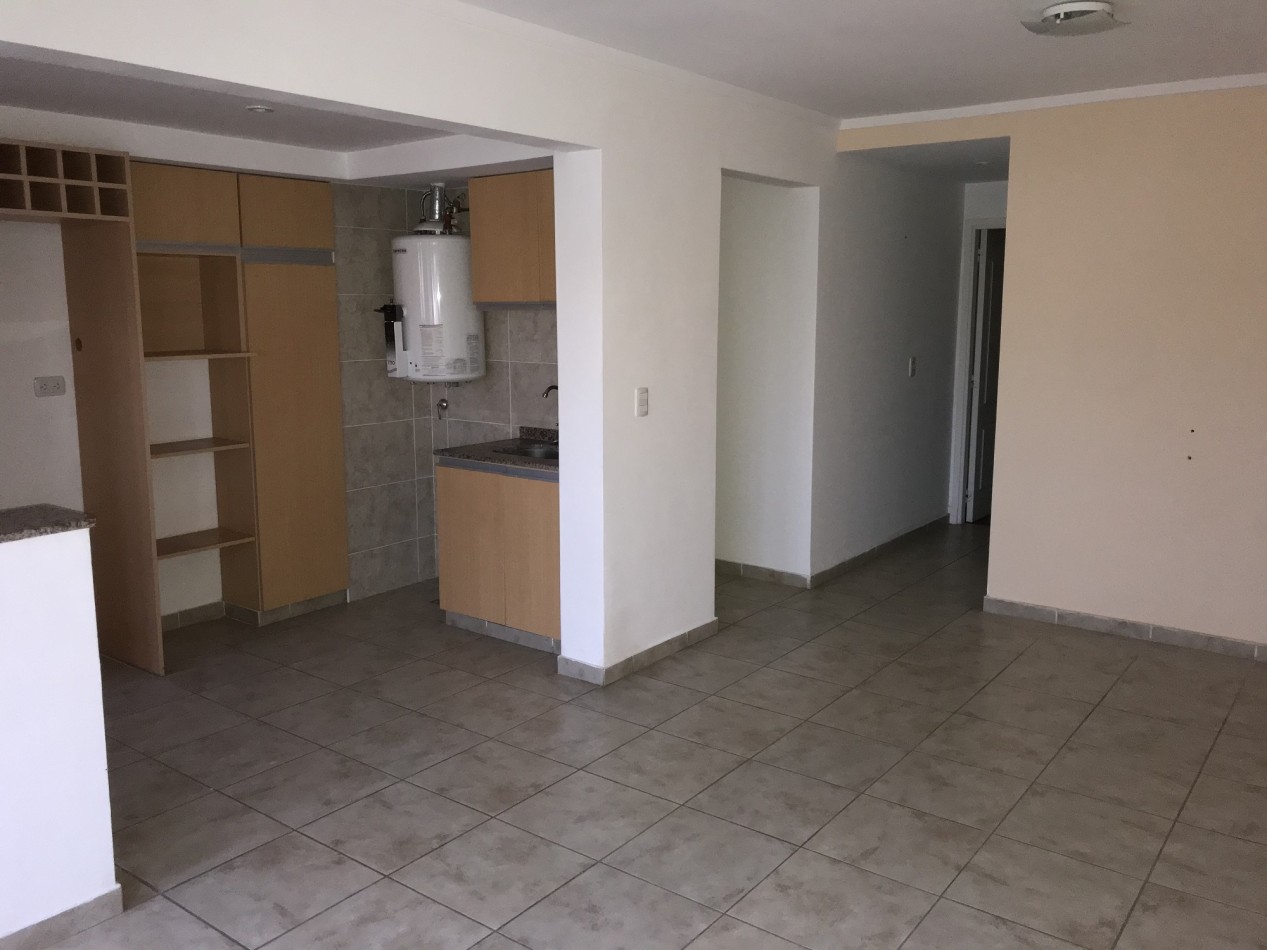 DEPARTAMENTO DE 2 AMB EXTERNO CON BALCON Y COCHERA 