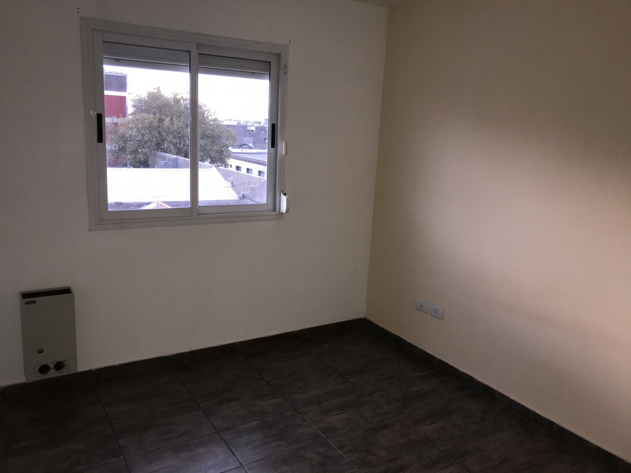 DEPARTAMENTO DE 2 AMB EXTERNO CON BALCON Y COCHERA 
