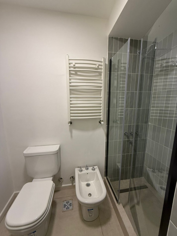 DEPARTAMENTO DE 3 AMB EXTERNO CON BALCON. RECICLADO