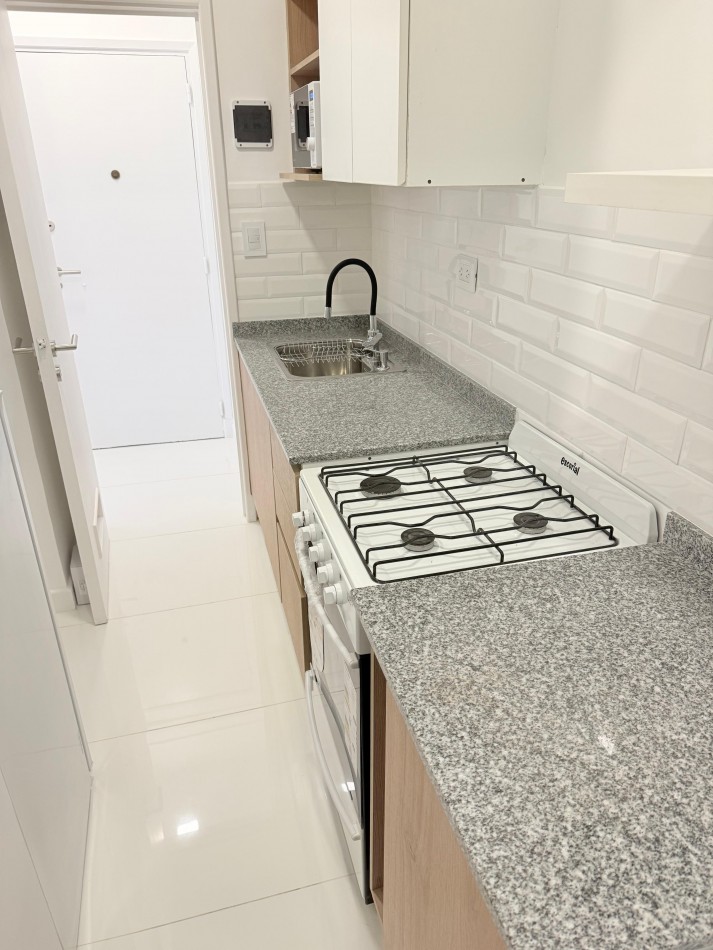 DEPARTAMENTO DE 2 AMB EXTERNO CON BALCON. RECICLADO