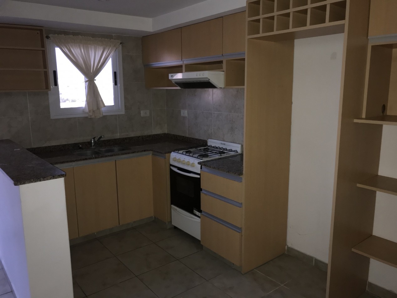 DEPARTAMENTO DE 2 AMB EXTERNO CON BALCON. OPCION COCHERA 