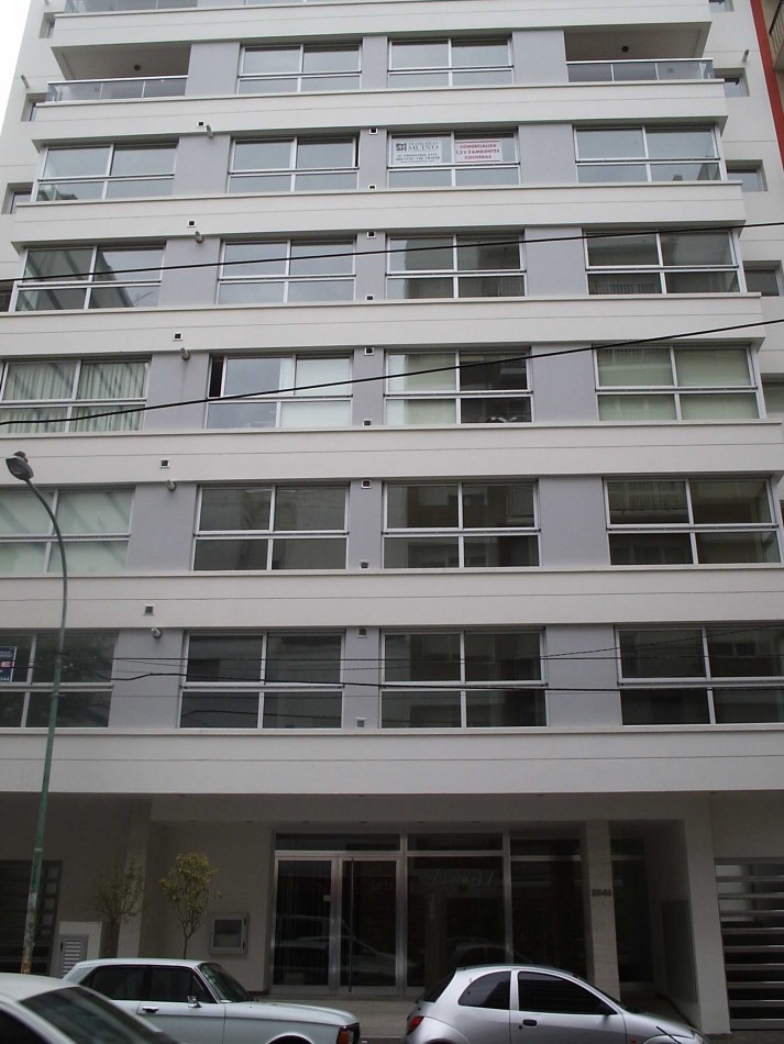 SEMIPISO DE 3 AMB EXTERNO CON BALCON Y COCHERA