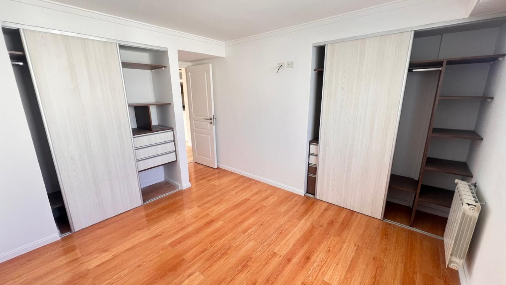 SEMIPISO DE 3 AMB EXTERNO CON BALCON Y COCHERA