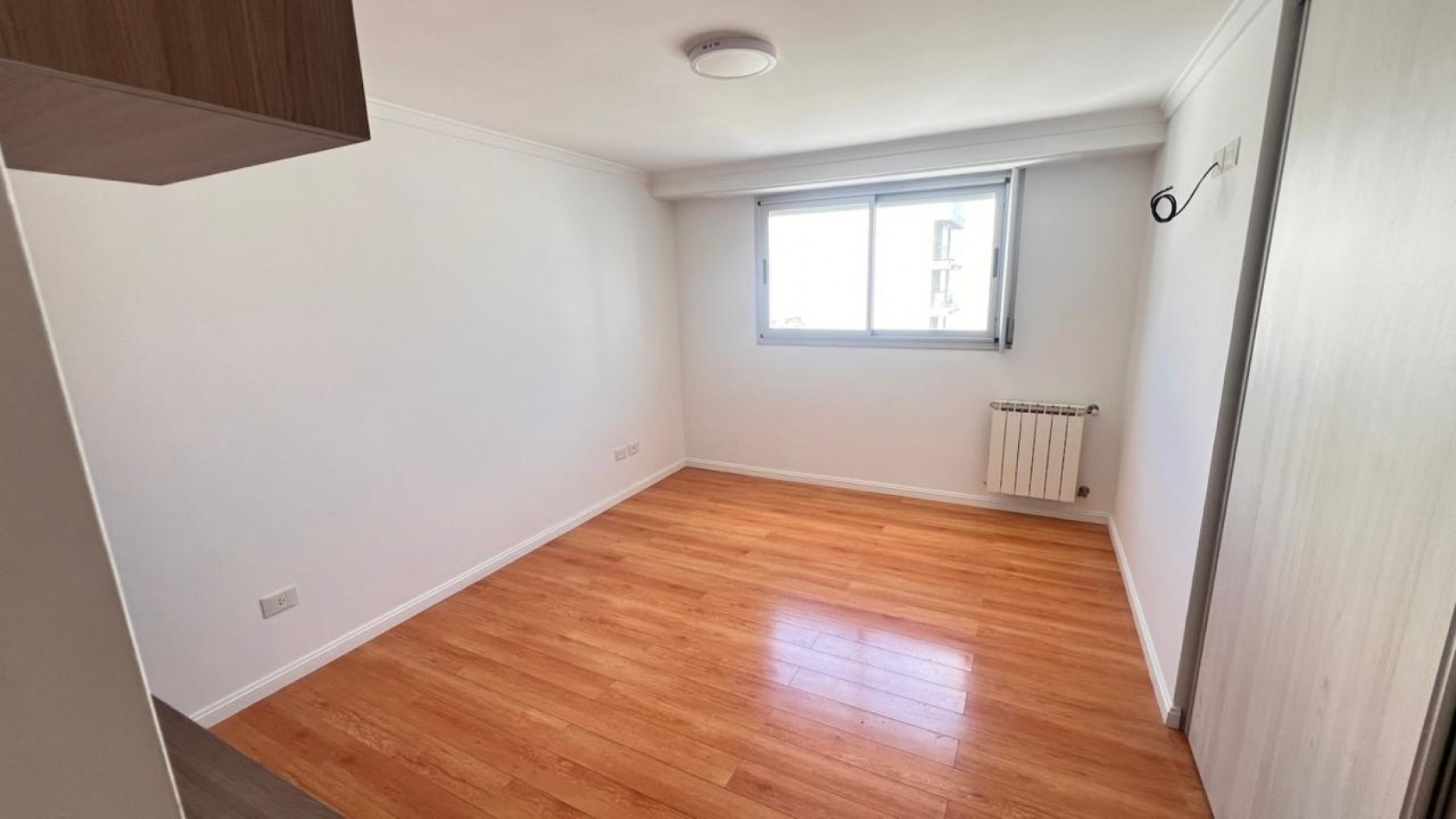 SEMIPISO DE 3 AMB EXTERNO CON BALCON Y COCHERA