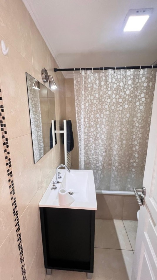 SEMIPISO DE 3 AMB EXTERNO. COCHERA. AMOBLADO