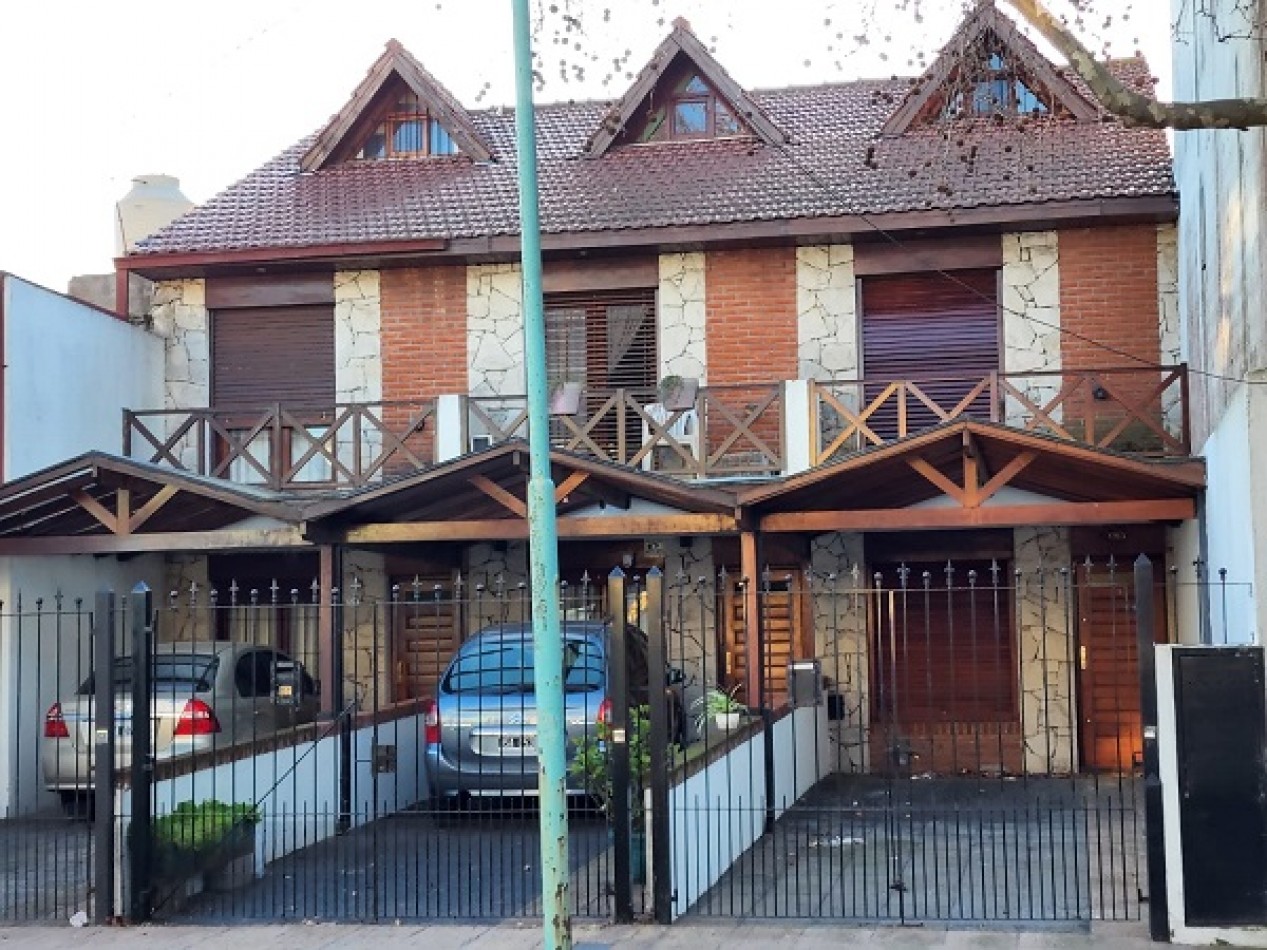 DUPLEX DE 4 AMB CON ENTRADA DE AUTO TECHADA Y PARQUE