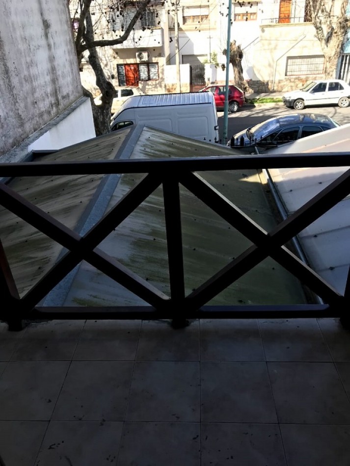 DUPLEX DE 4 AMB CON ENTRADA DE AUTO TECHADA Y PARQUE