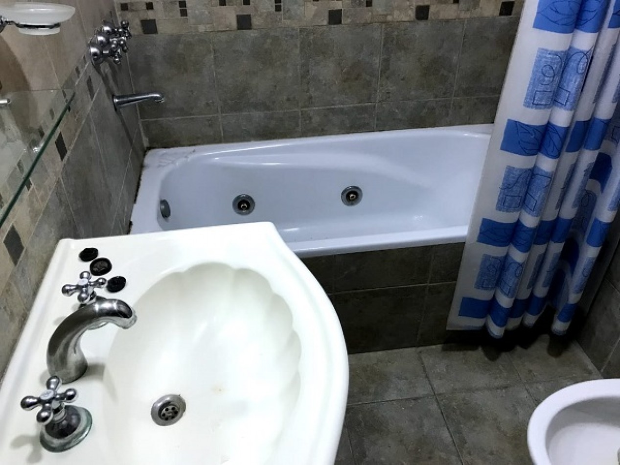 DUPLEX DE 4 AMB CON ENTRADA DE AUTO TECHADA Y PARQUE