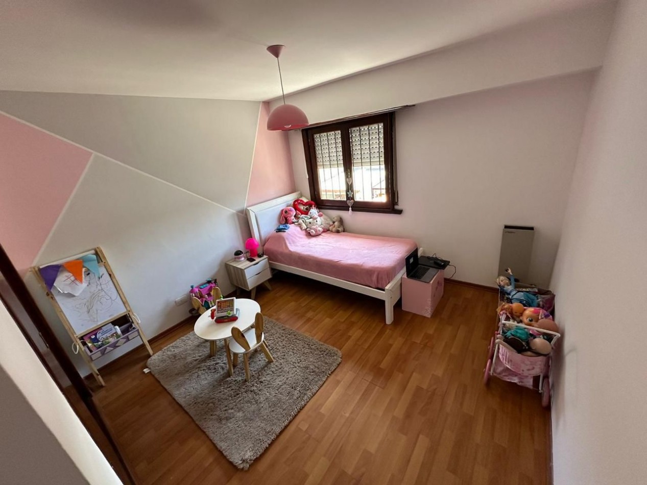 DUPLEX DE 4 AMB CON ENTRADA DE AUTO TECHADA Y PARQUE
