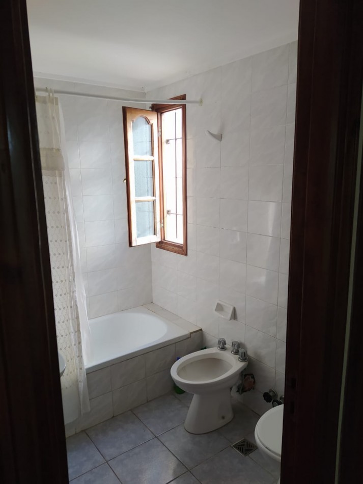 DUPLEX DE 4 AMB CON ENTRADA DE AUTO Y PARQUE EN ALQUILER
