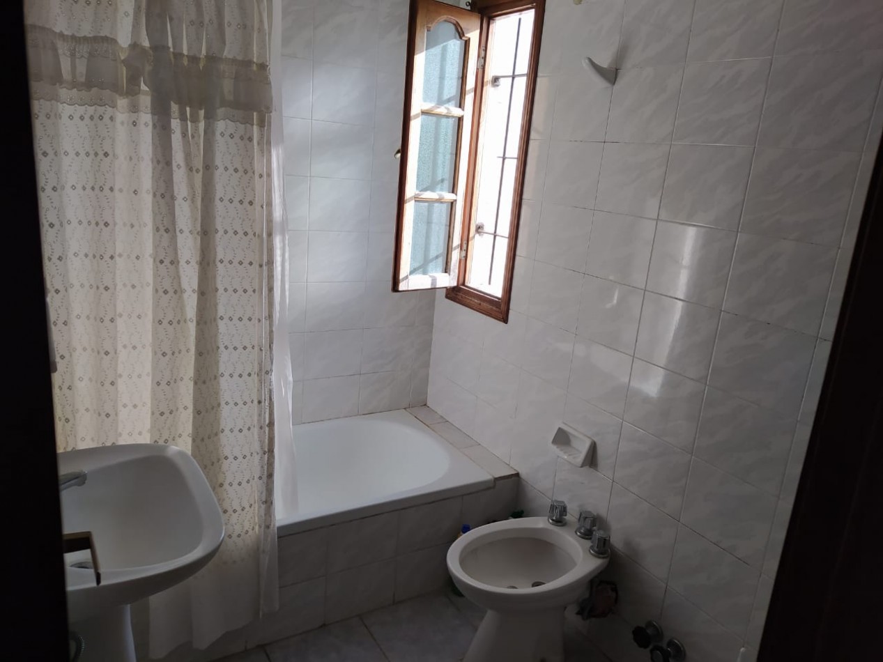 DUPLEX DE 4 AMB CON ENTRADA DE AUTO Y PARQUE EN ALQUILER